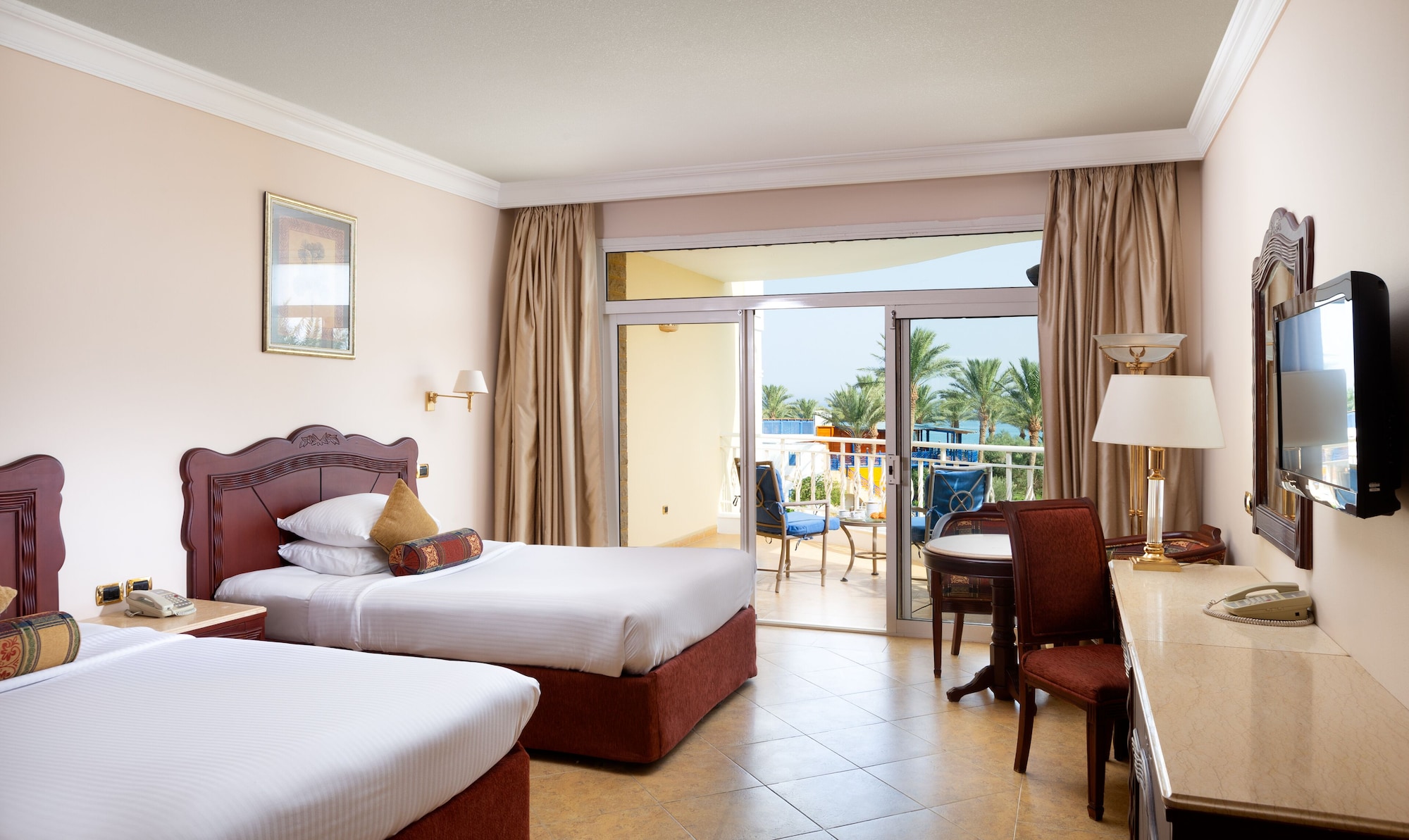 SUPERIOR ROOM
