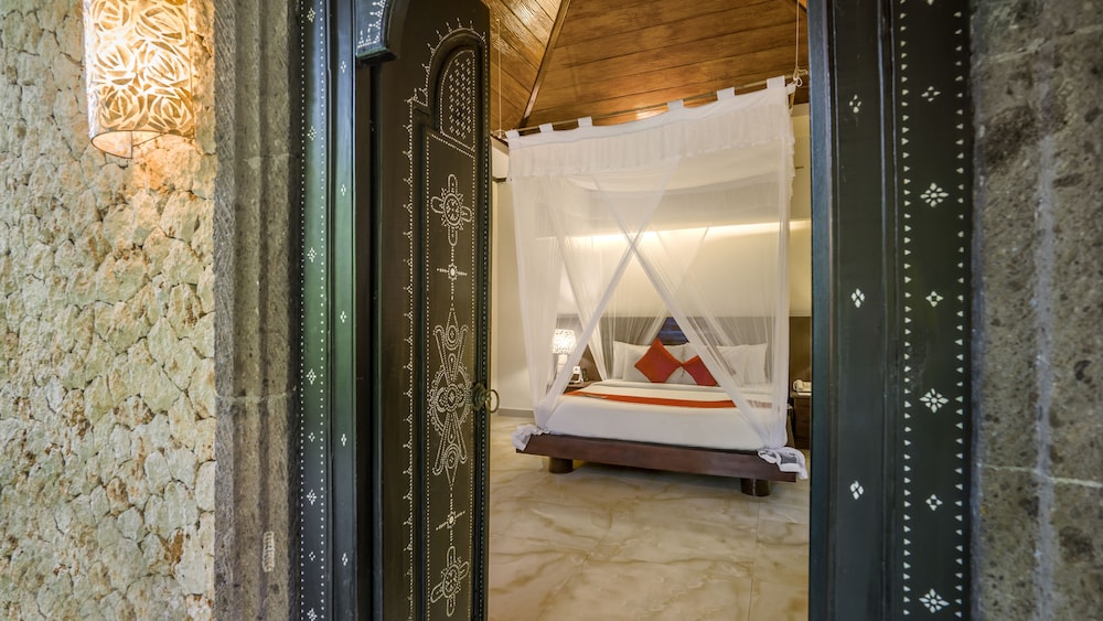 1 Bedroom, Classic, Bungalow, King Bed, Bathtub, Garden Area، Tonys Villas and Resort Seminyak Bali 4/4