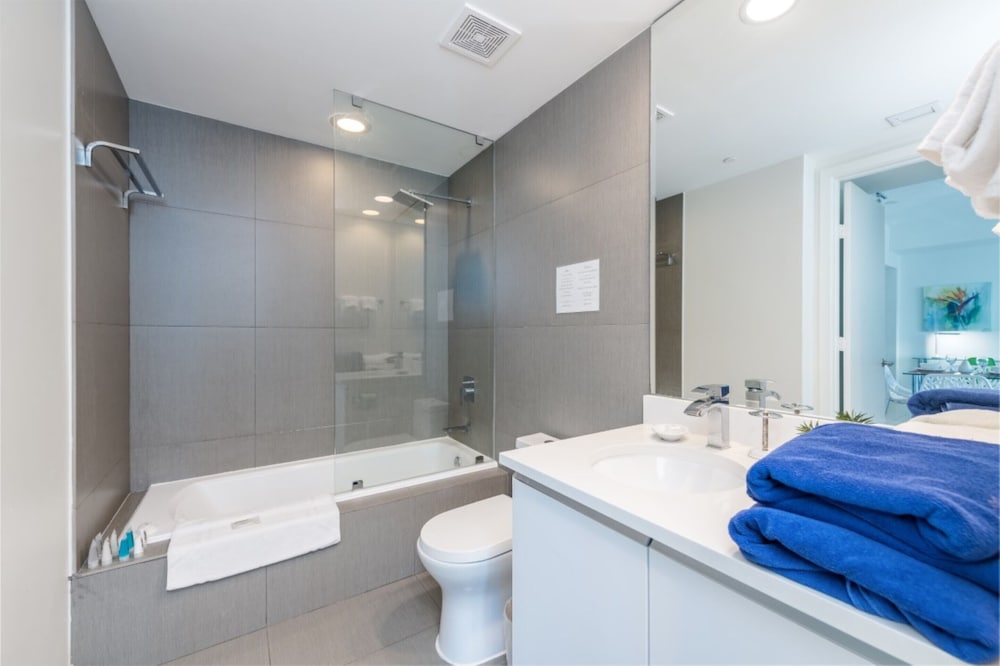 Churchill Suites Monte Carlo Miami Beach 74/76
