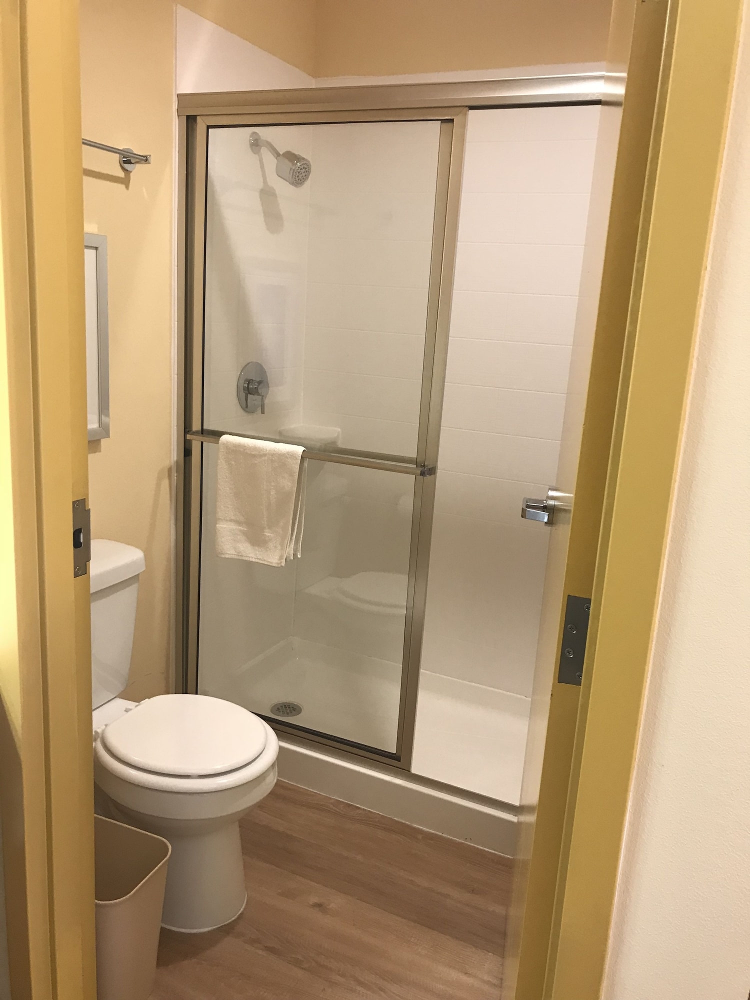 Standard, King Bed, Smoking, Days Inn By Wyndham Batesville 5/6