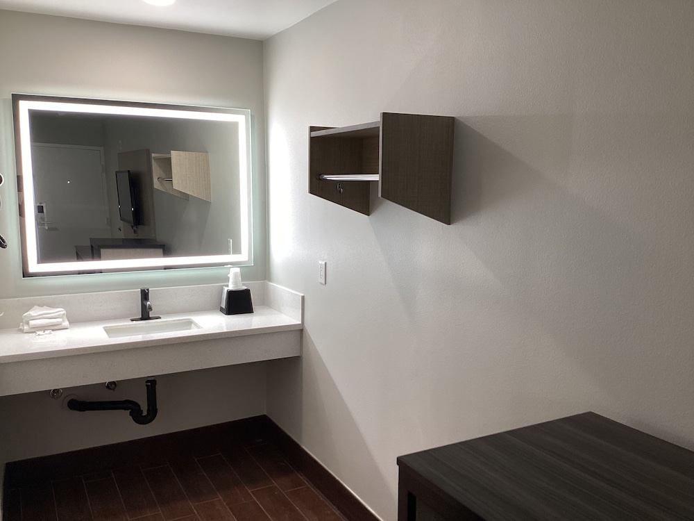 Mayfair Inn Ontario Airport 35/35