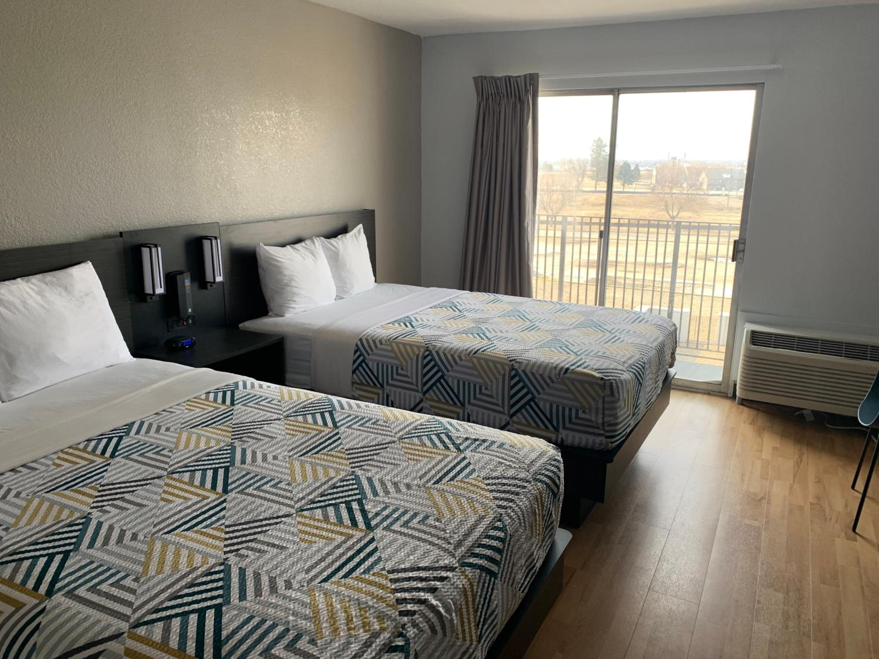 ROOM, QUADRUPLE