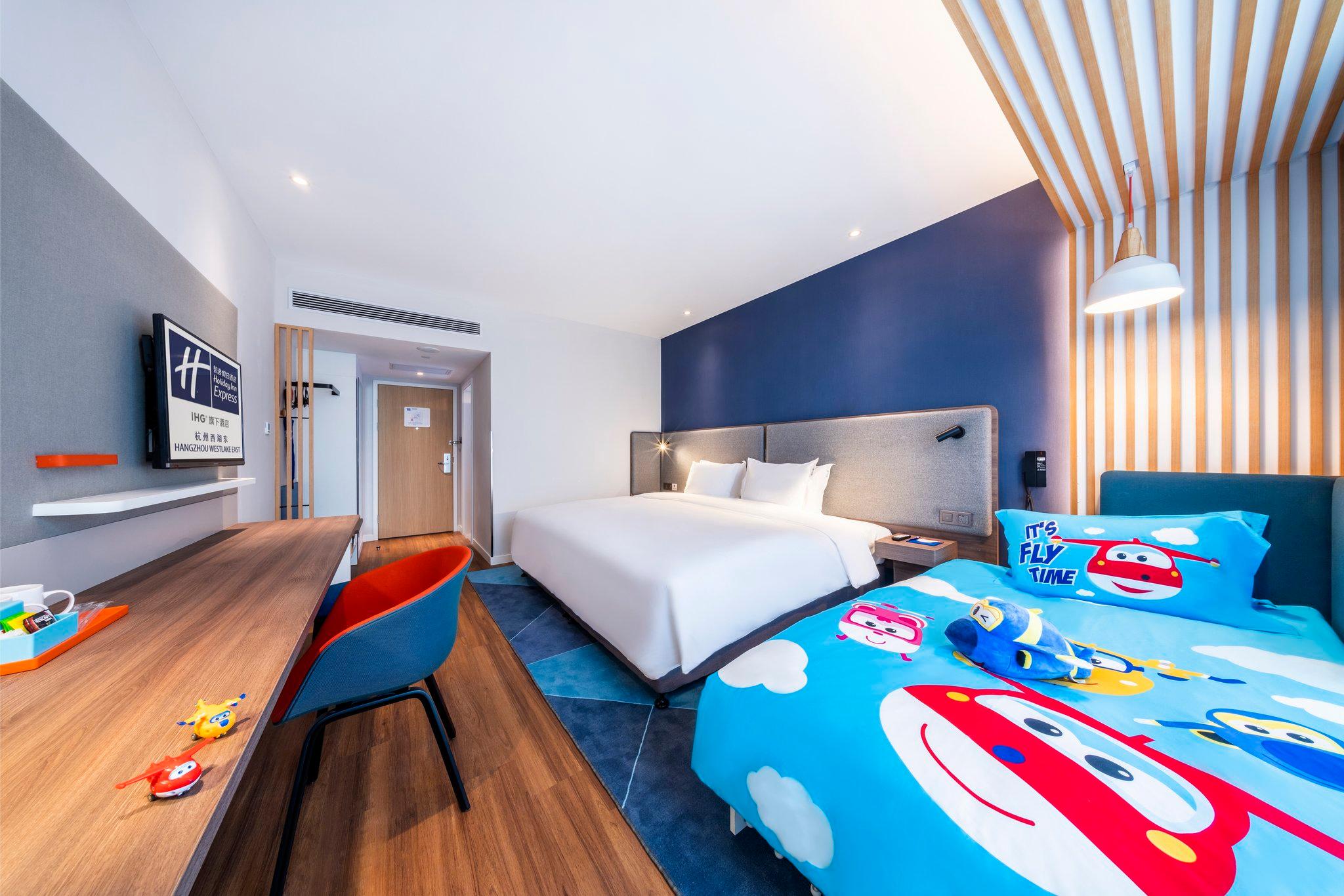 Room, Double Bed, City View