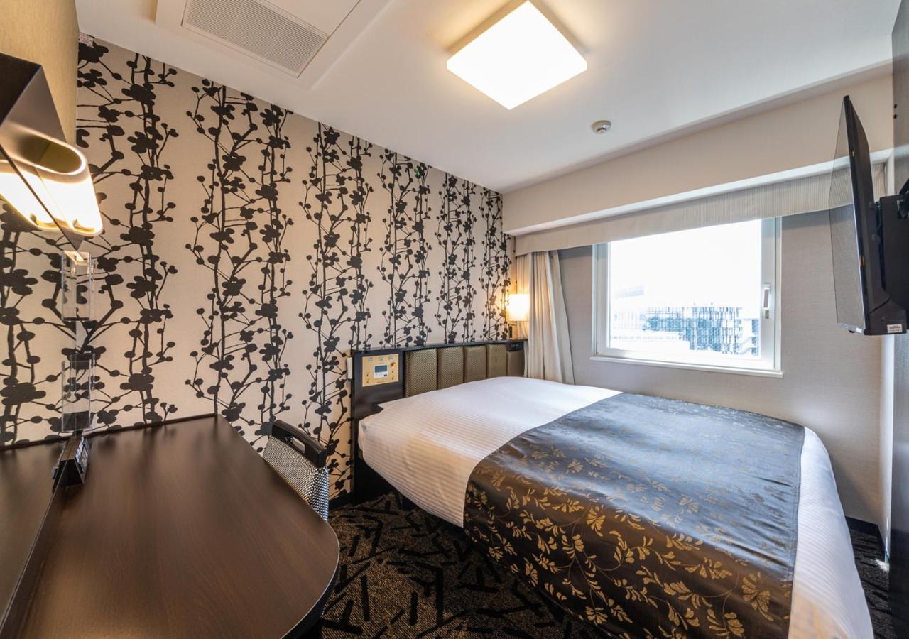 Room, Queen Bed, Shared Bathroom, Central Wing