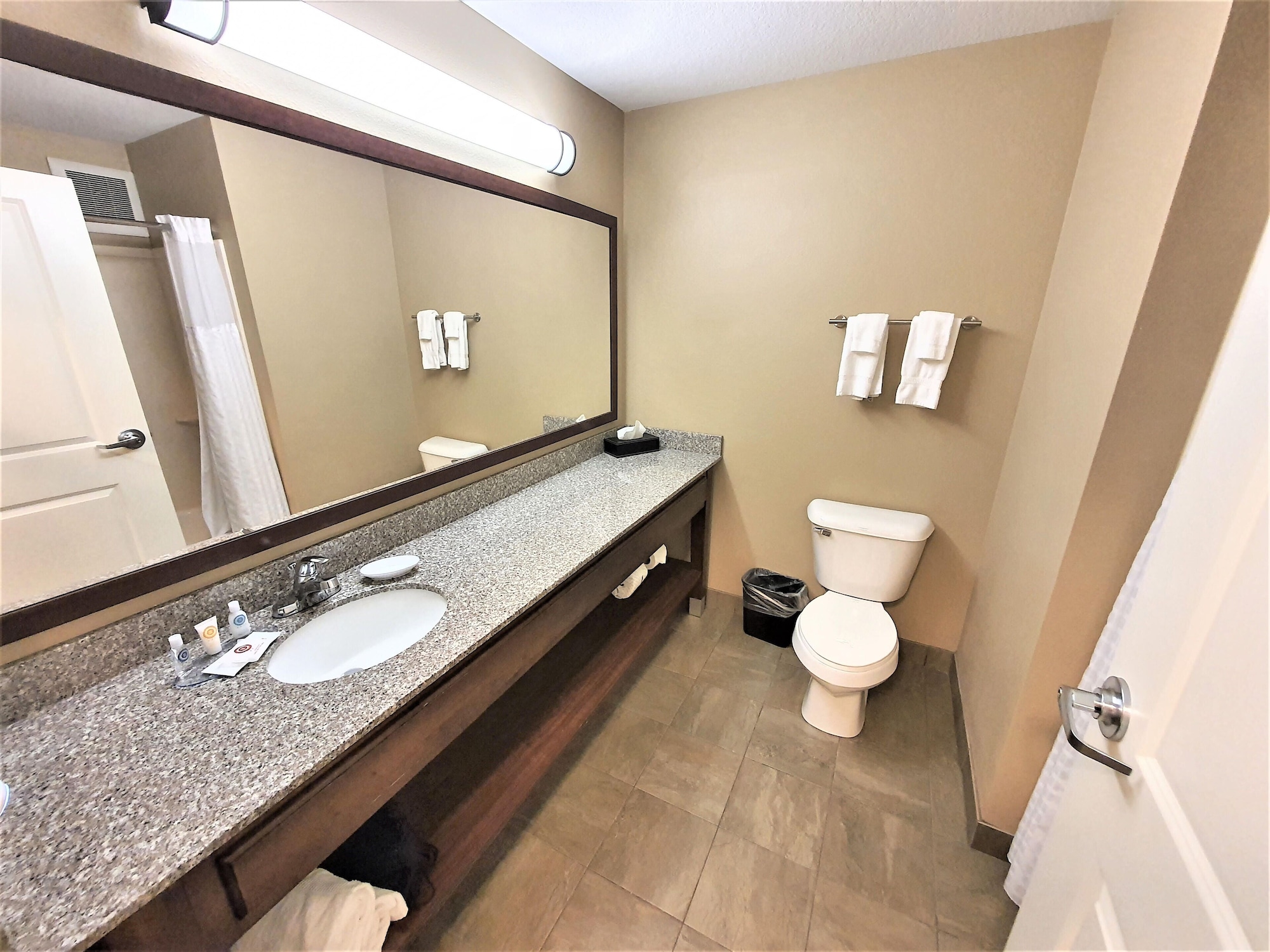 غرفة قياسية بسرير كينج، AmeriVu Inn and Suites - Chisago City 5/5