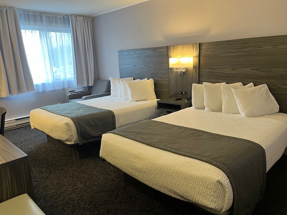 DELUXE, 2 DOUBLE BEDS