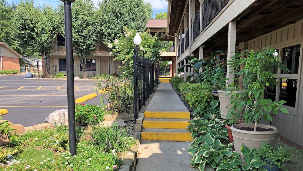 Charles Wesley Motor Lodge 20/51