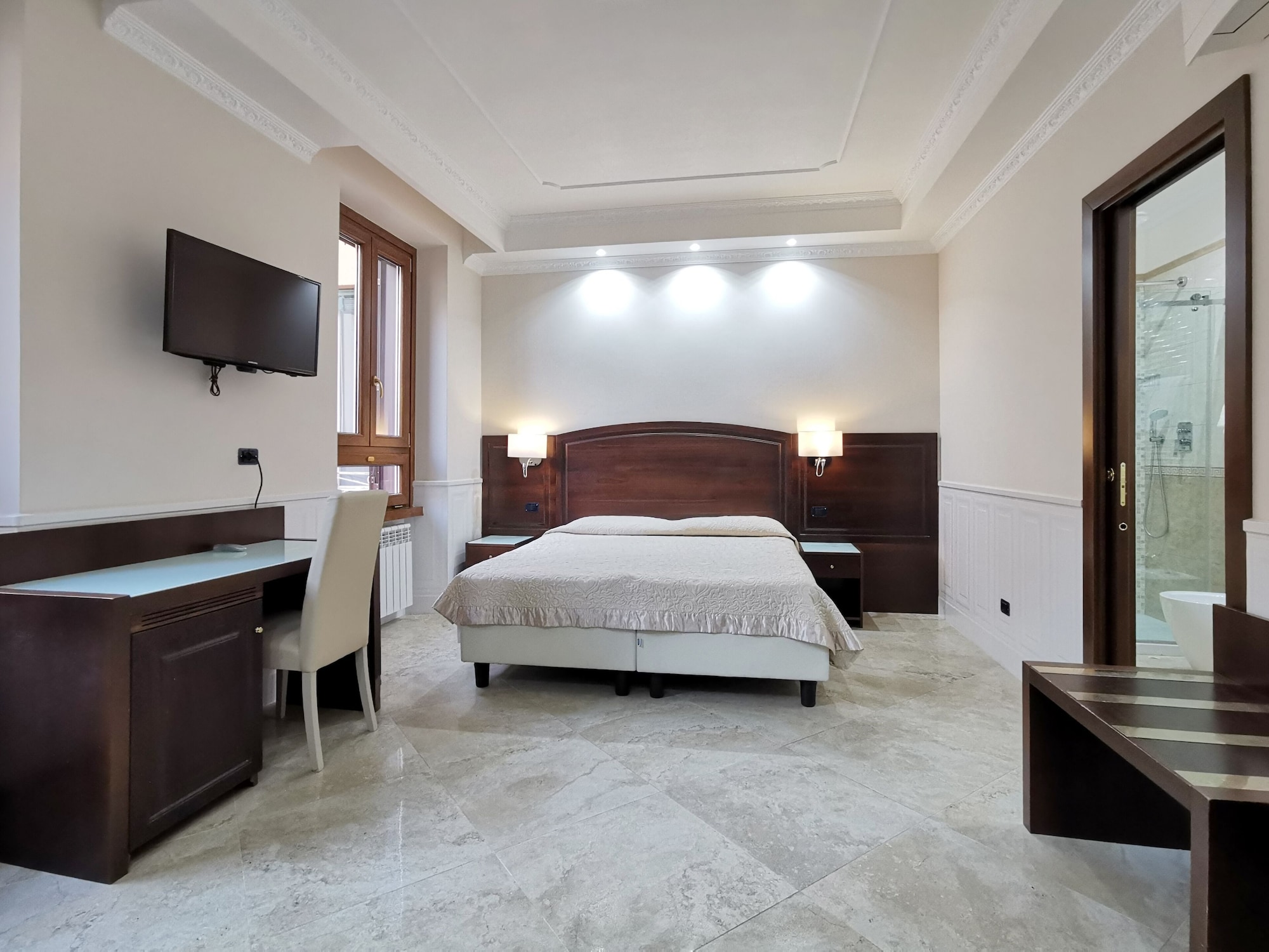 SUPERIOR, DOUBLE OR TWIN BED