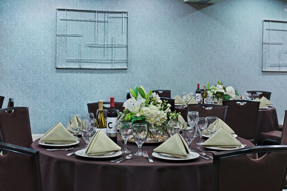 Oxford Suites Silverdale 50/59