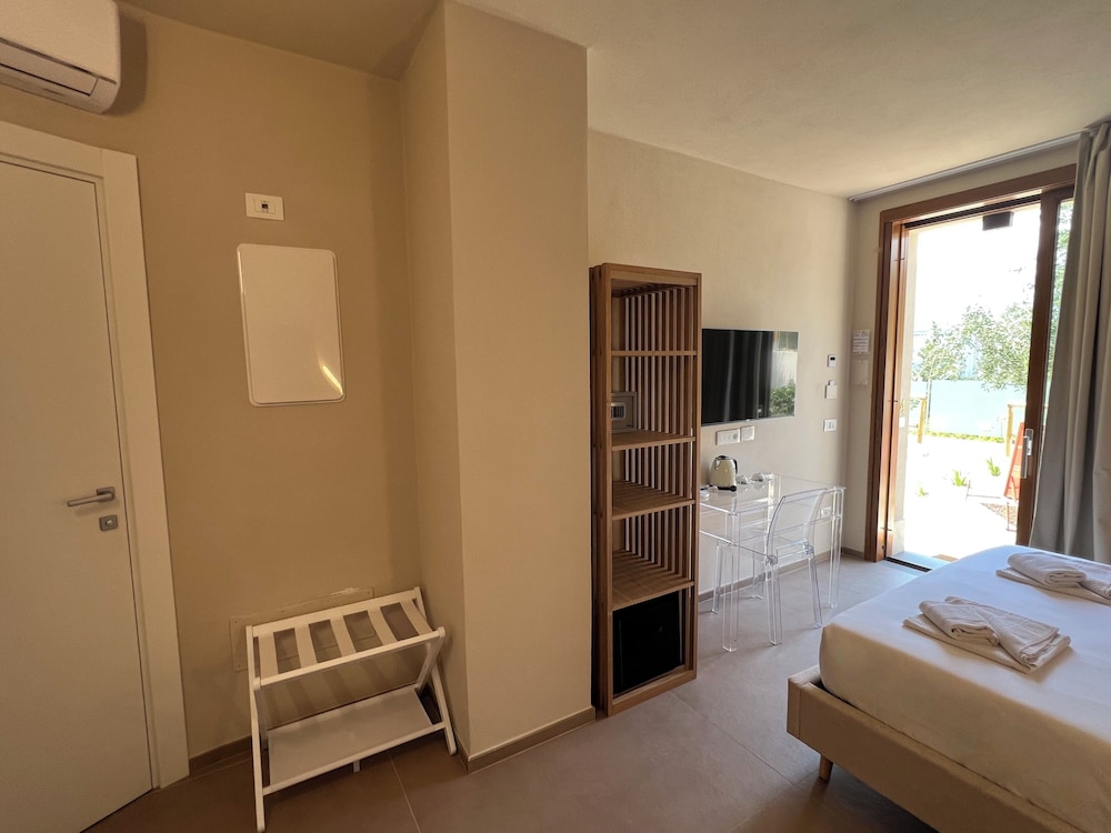 Deluxe, Queen Bed, Garden View, Patio