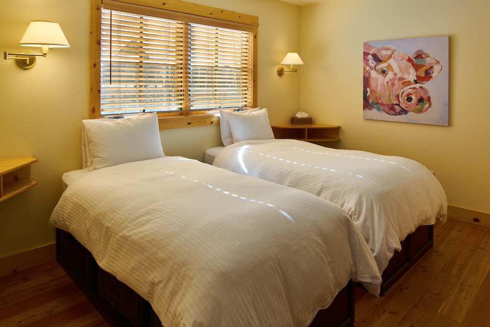 The Alpine House Lodge & Cottages 23/45