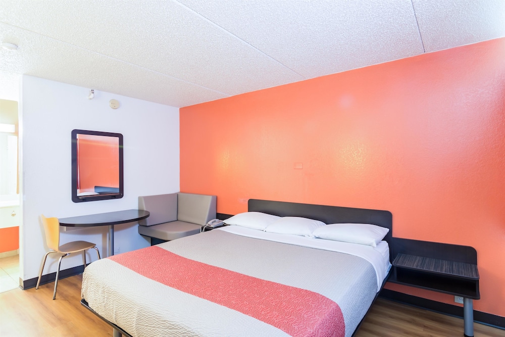 Motel6 Joliet, IL - I-80 32/58