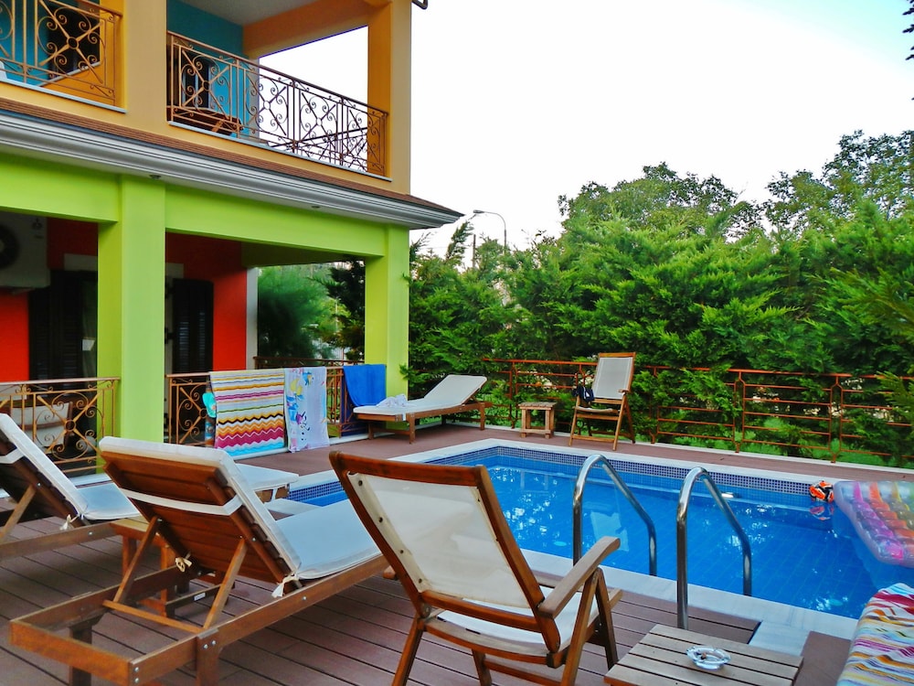 Prestige Villas 4/50