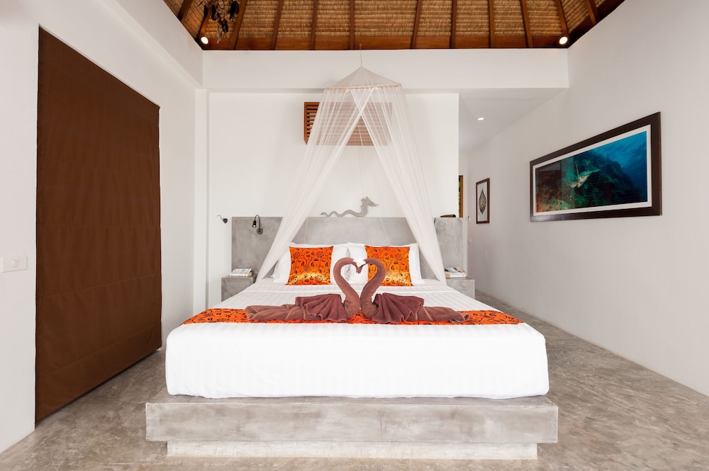 Ocean, Villa, 3 King Beds, Beach View