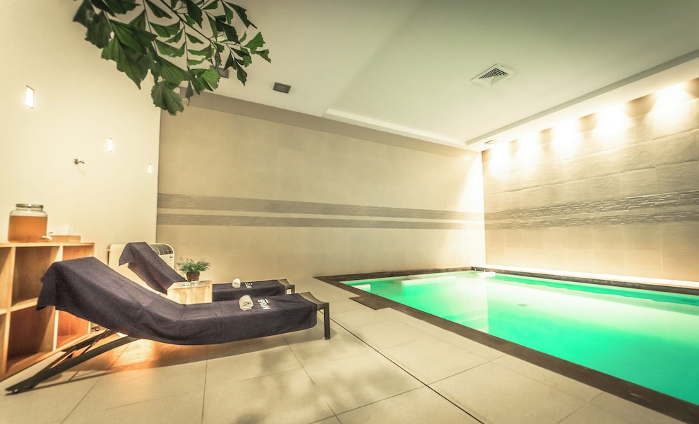 swimming pool spa