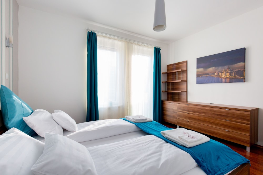 SUN RESORT APARTMENTS 4/33