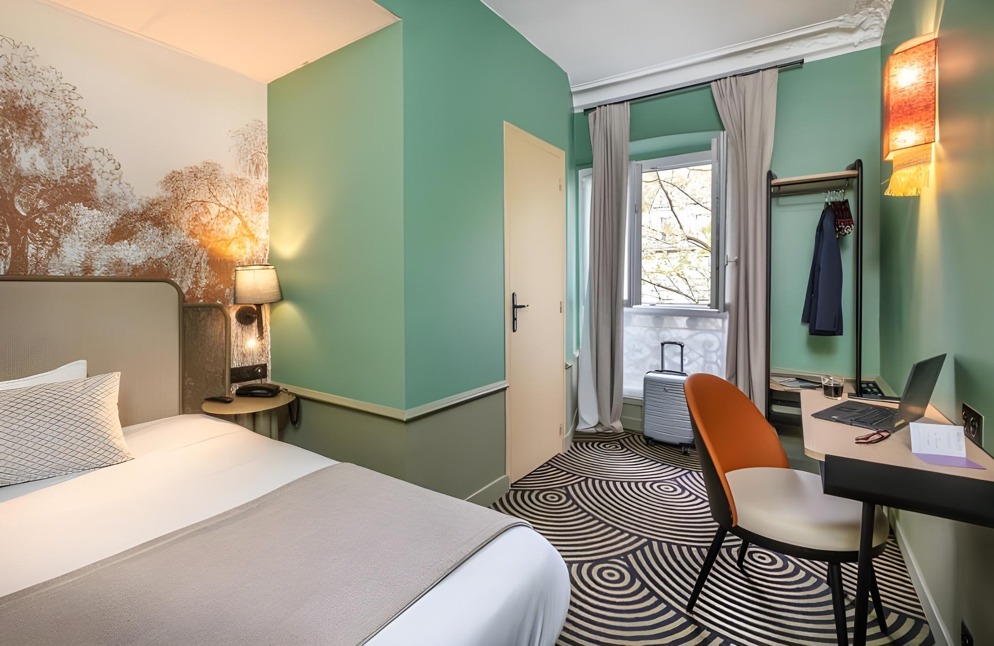Petite, Double Bed