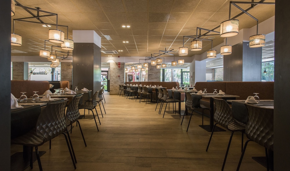 restaurant cafeteria