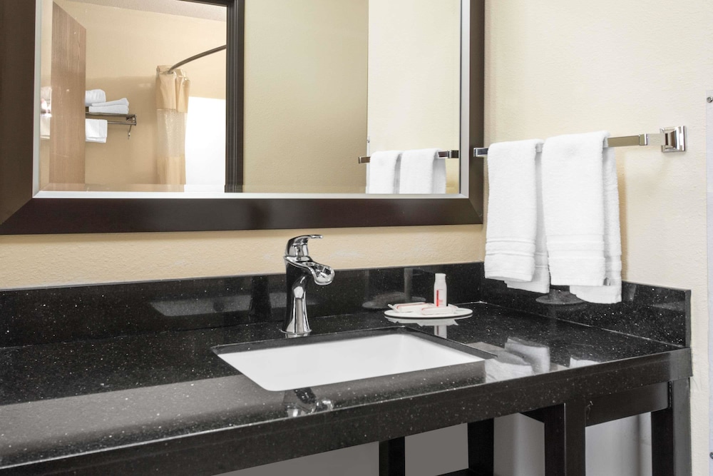 Days Inn by Wyndham North Platte 14/17