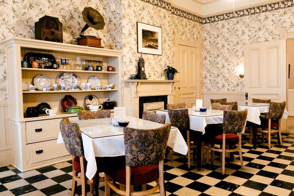 1898 Waverly Inn 63/73