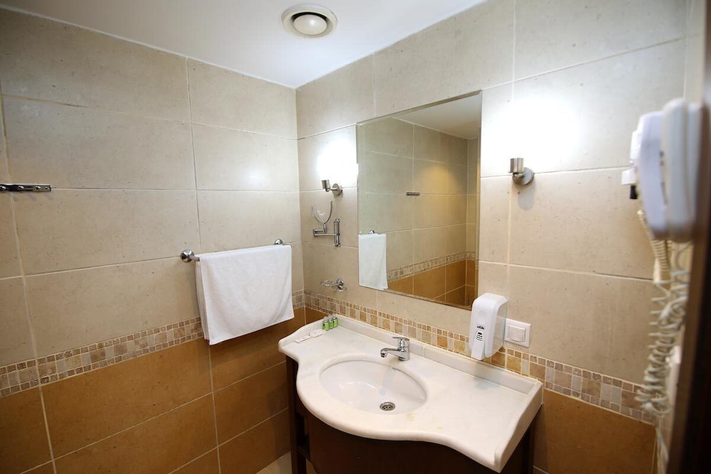 Tiryandafil Hotel 43/44