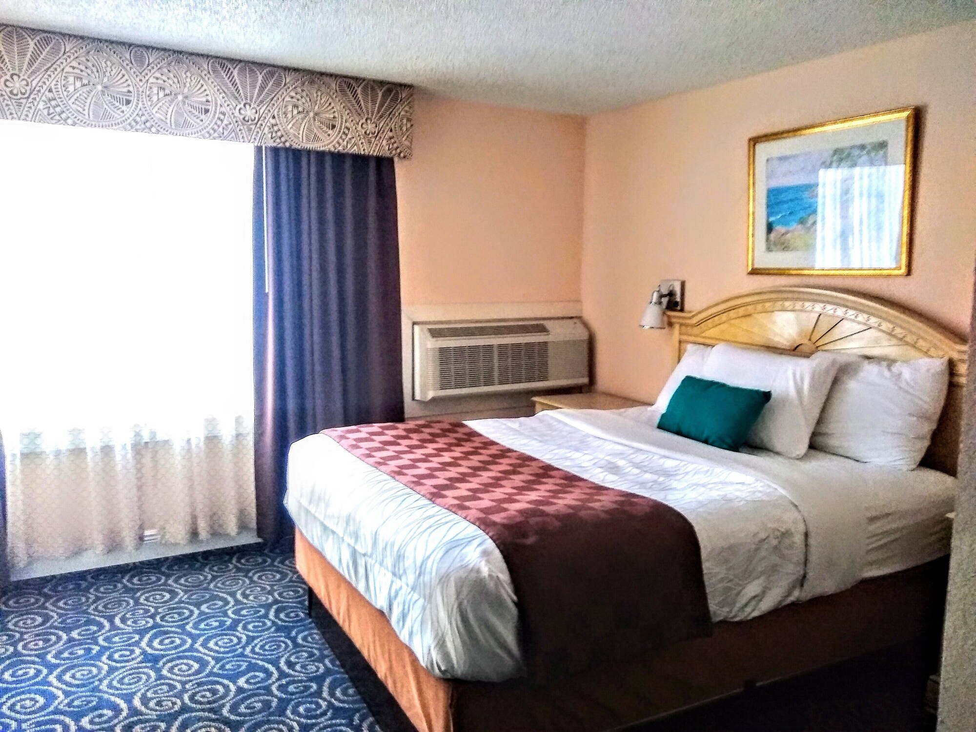 STANDARD, QUEEN BED, SOFA