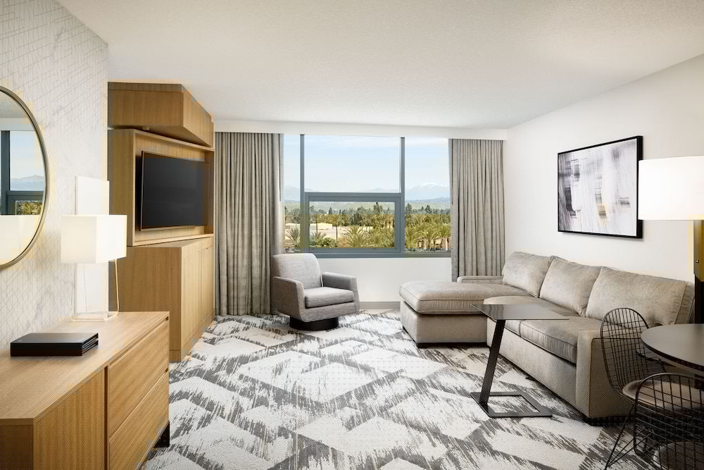 Sheraton Cerritos Hotel 30/50