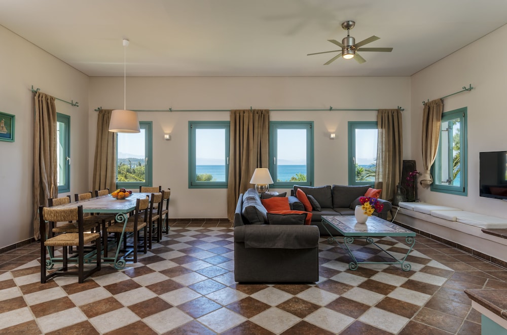 Electra Beachfront Villa 20/50