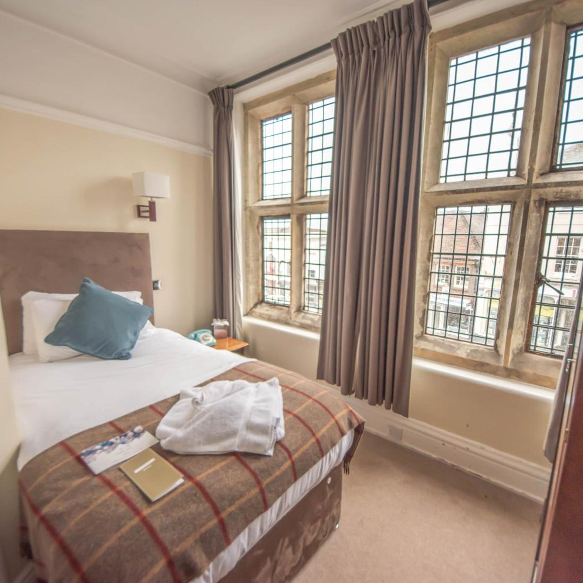 Room, Single, Norfolk Arms Hotel 3/10