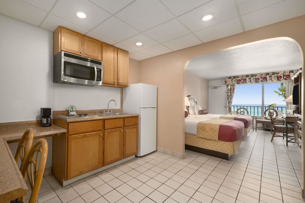 Days Inn By Wyndham Panama City Beach/Ocean Front 14/53