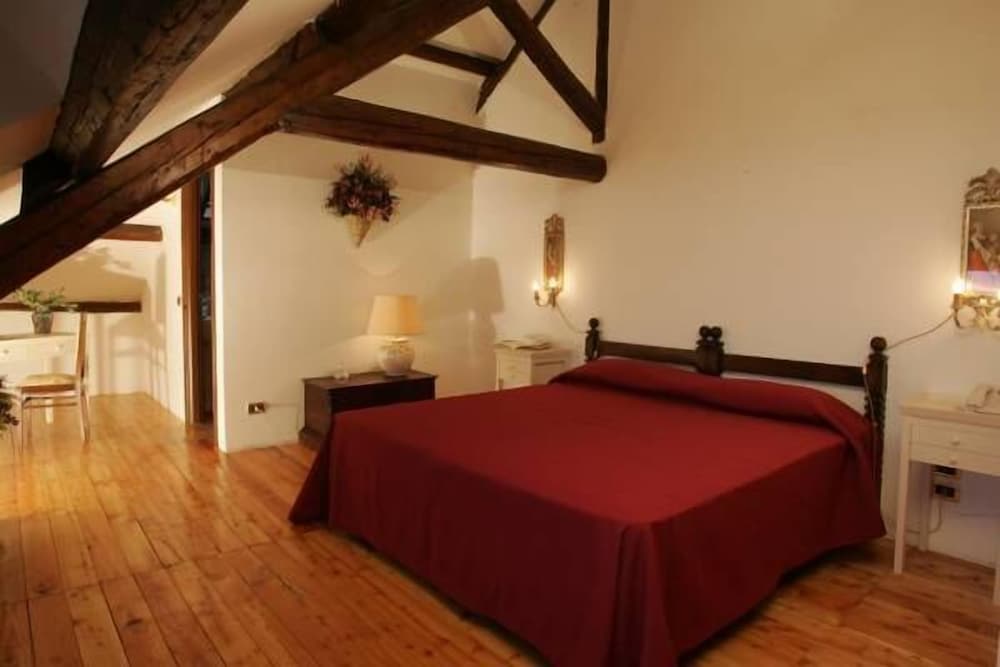 HOTEL VILLA DORATA, ETNA 10/44