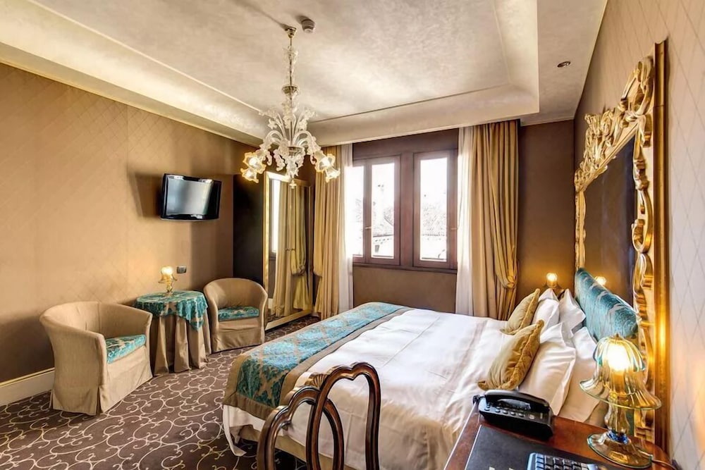 Pesaro Palace 31/60