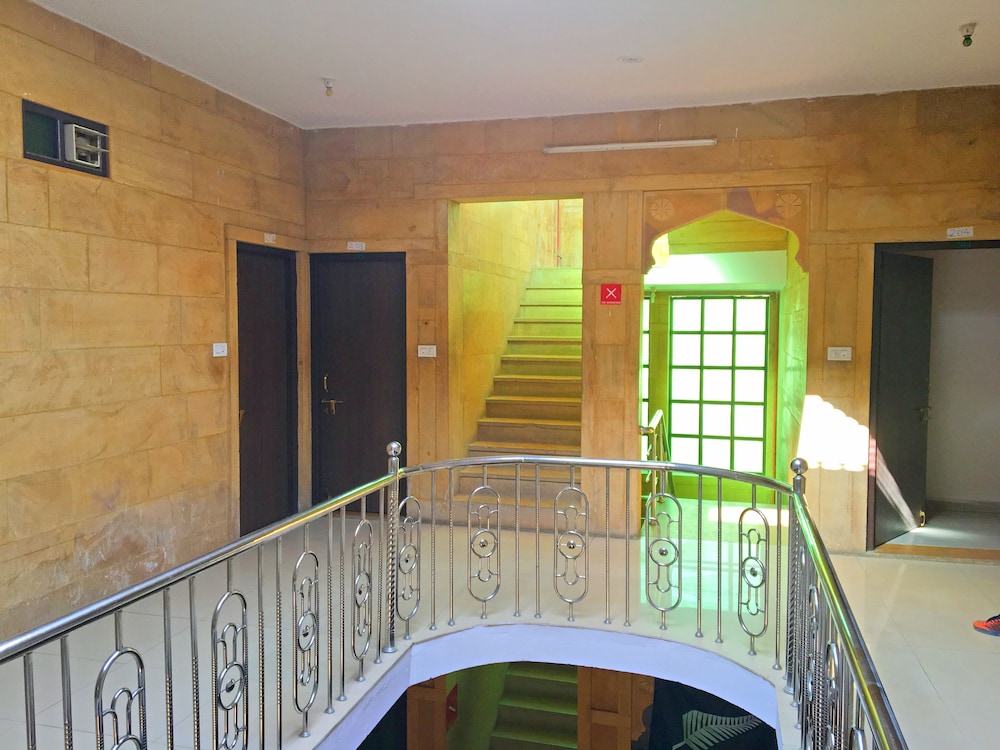 Hotel Marina Mahal 7/50