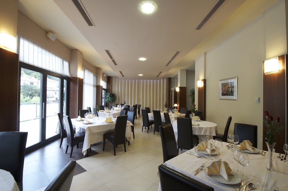 Hotel Fontana 51/65