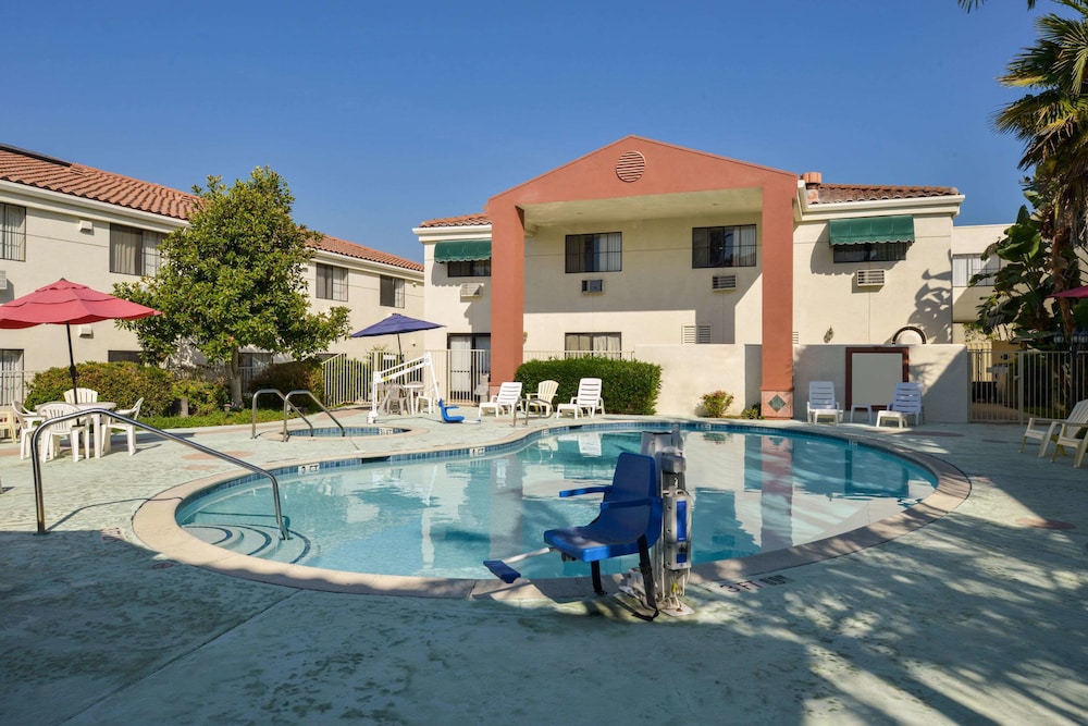 Quality Inn & Suites Walnut - City Of Industry 2/27