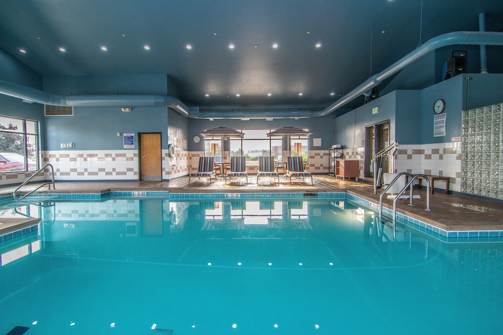 Holiday Inn Express Hotel & Suites Kalispell 3/77