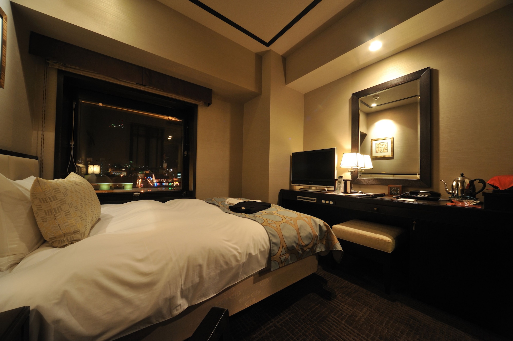 SEMI ROOM, SEMI DOUBLE BED