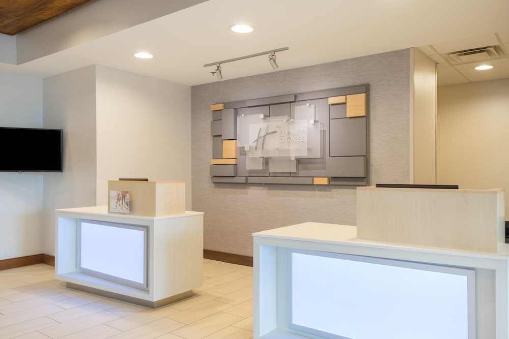 Holiday Inn Express Hotel Suites Frankfort 7/74