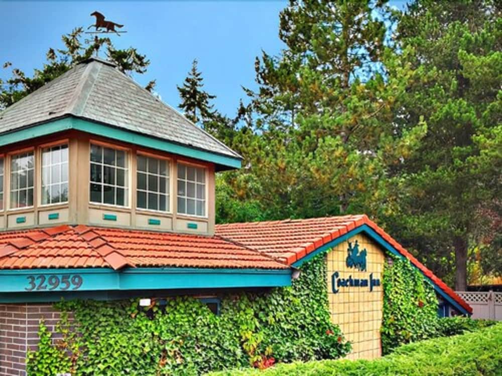 Coachman Inn Suites 56/64