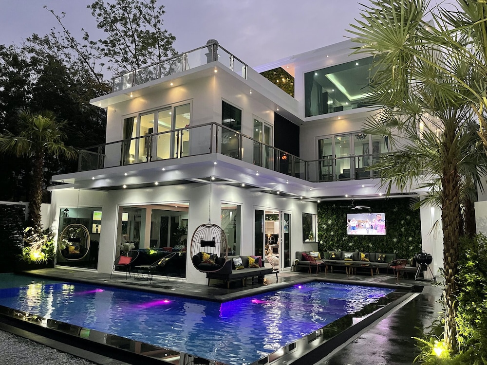 Villas In Pattaya 2/50