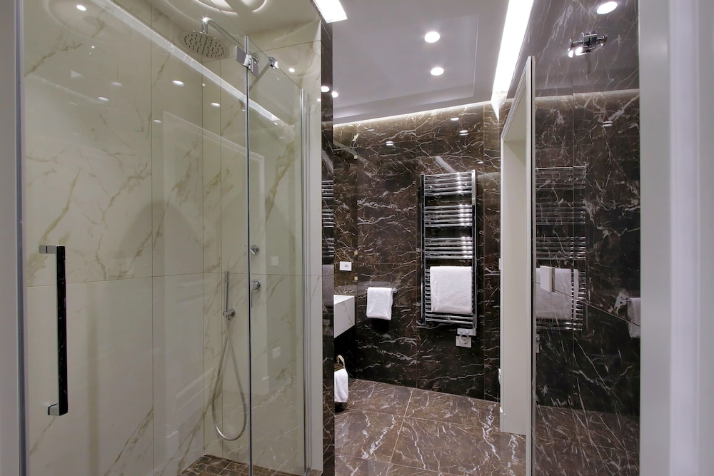 Domna Luxury Suites 12/23