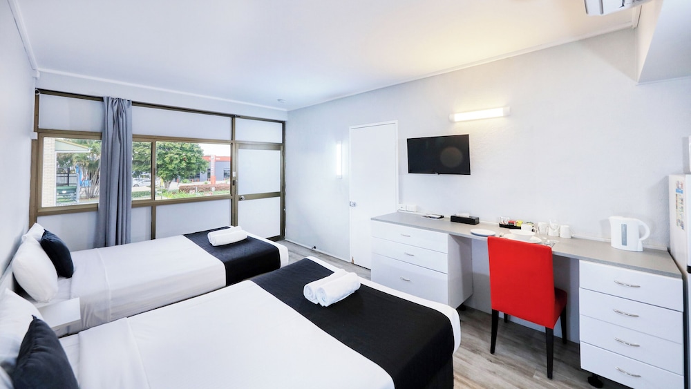 TROPICAL GATEWAY MOTOR INN 13/62