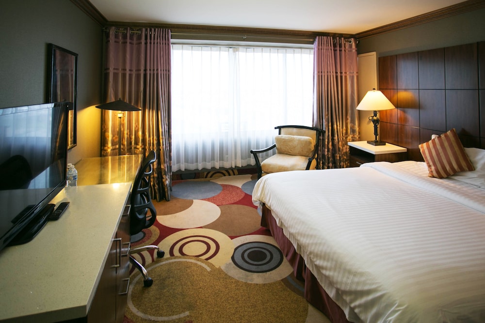 LA Crystal Hotel 20/69
