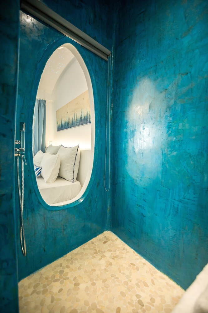 Amera Suites 45/48