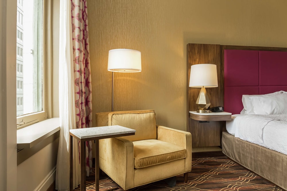 Hampton Inn Majestic Chicago Theatre District 27/52