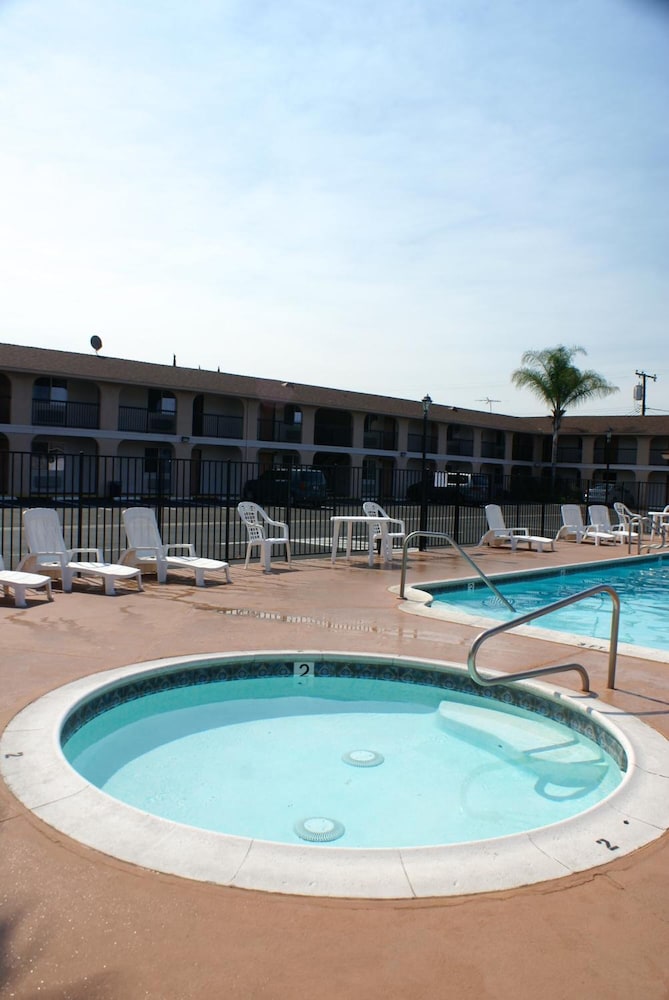 Colony Inn Buena Park 8/64