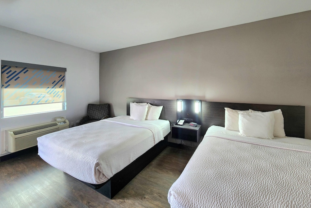 Days Inn & Suites by Wyndham Gonzales TX 29/53