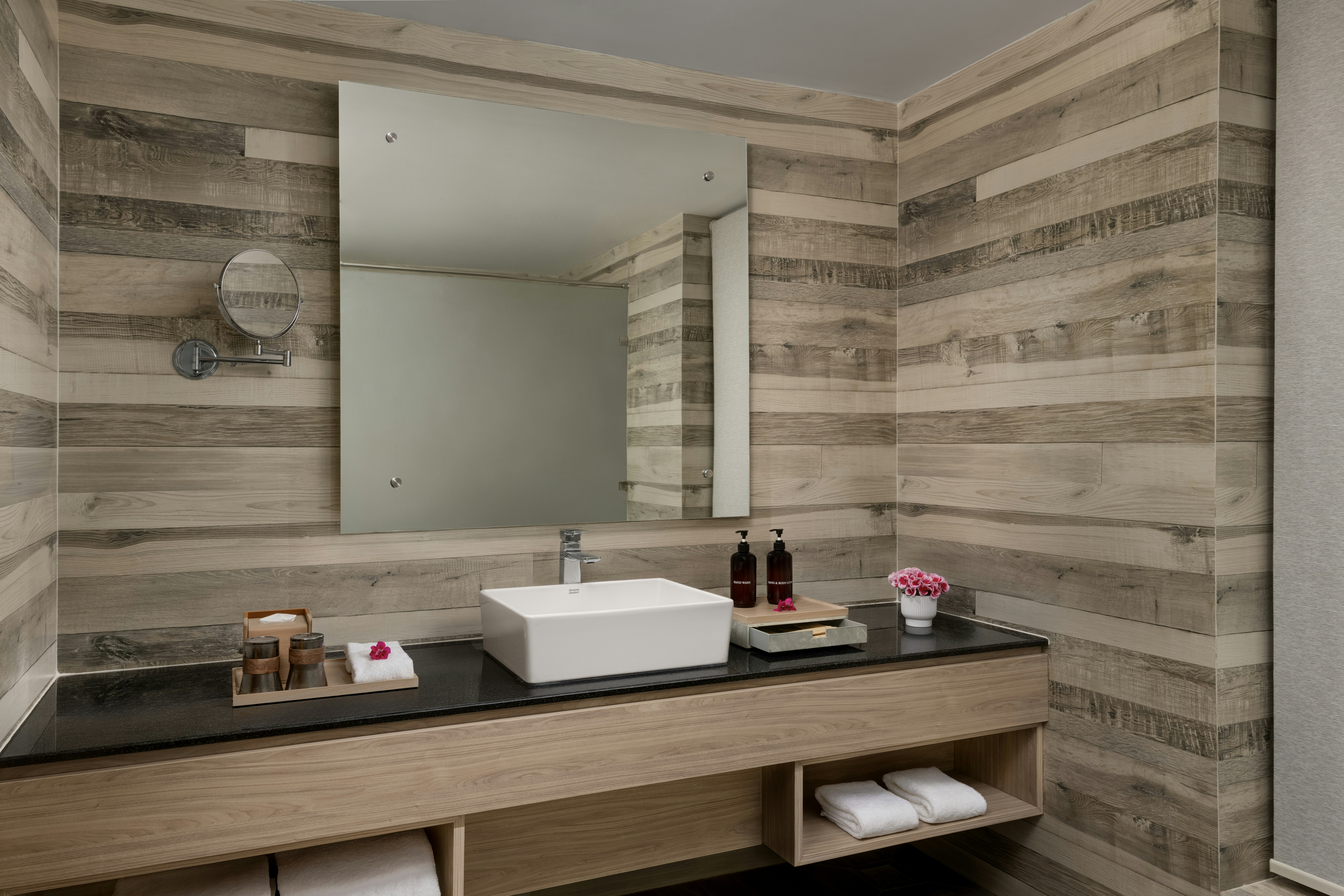 Himalayan Hideaway Resort Pokhara, The Centara Collection 60/62