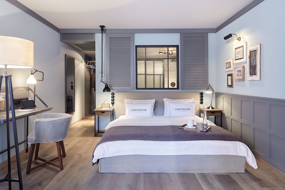جناح جونيور بسرير كوين بإطلالة على المرفأ، Lighthouse Hotel and SPA 2/3