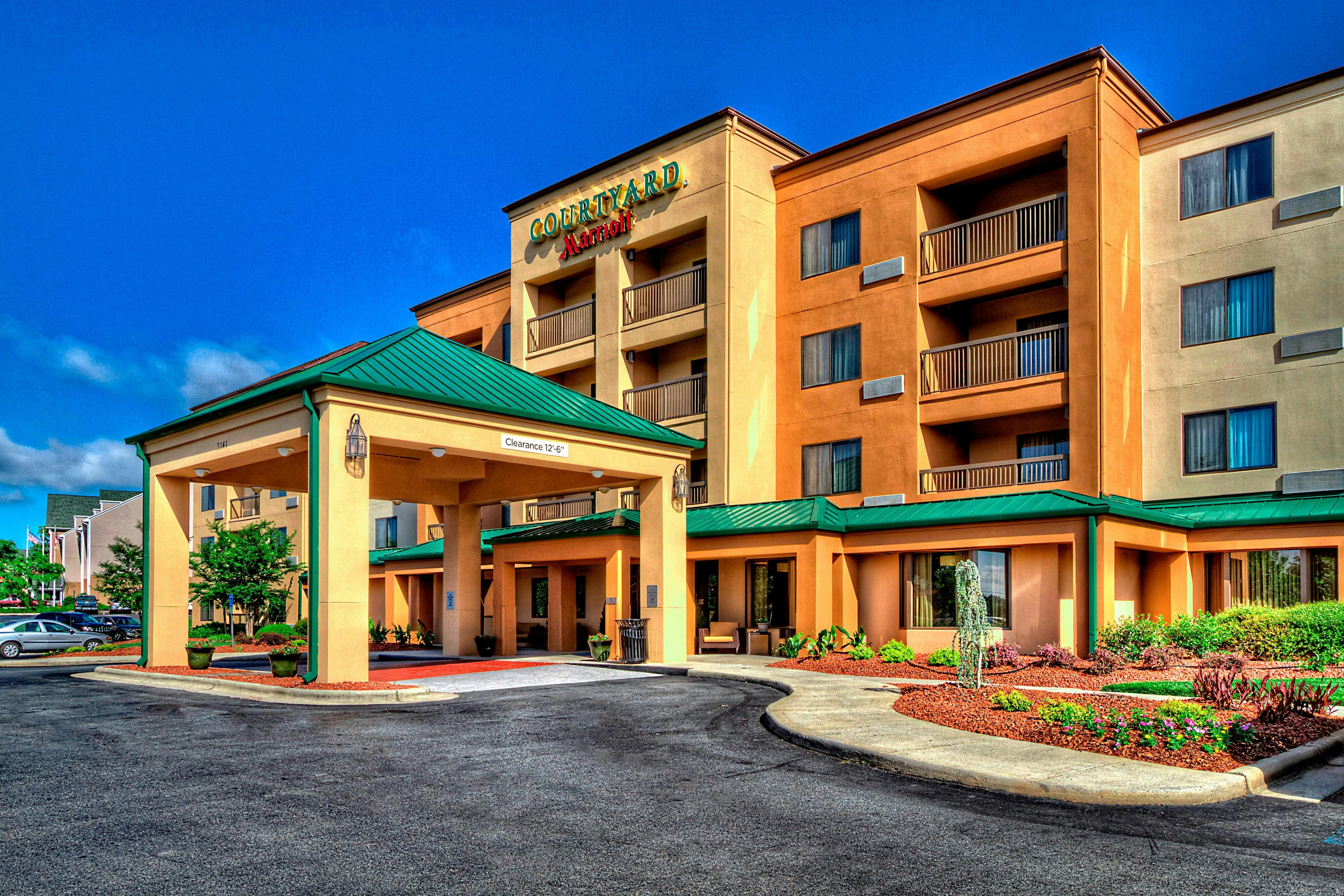 Courtyard by Marriott Burlington 18/19